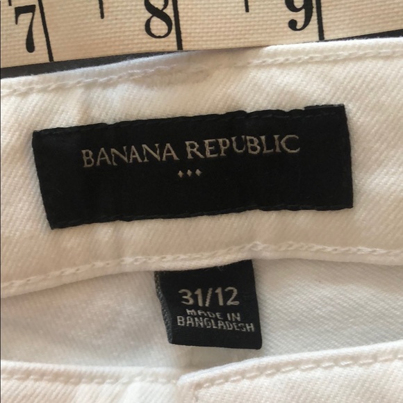 Banana Republic White Denim shorts. Sz 31/12 NWT. - Picture 3 of 7
